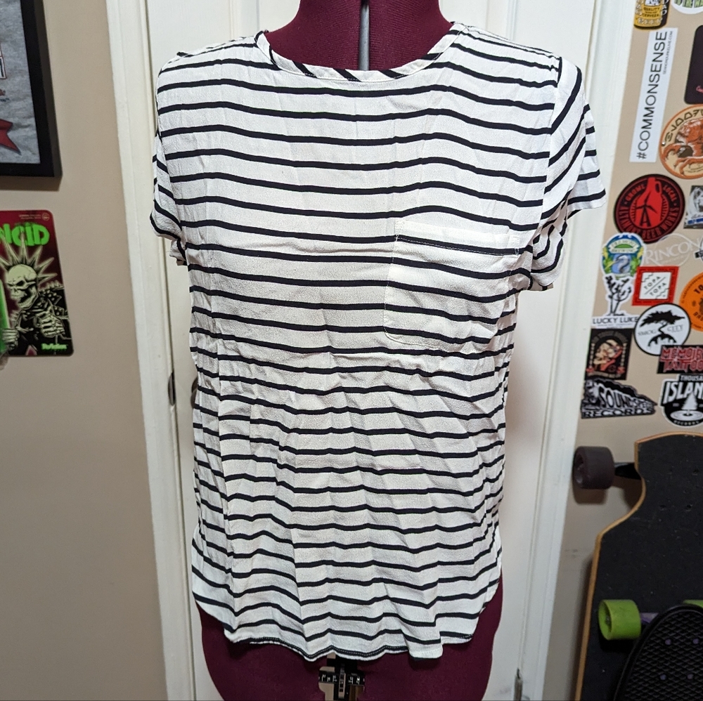 Sleeveless black stripe top with keyhole back